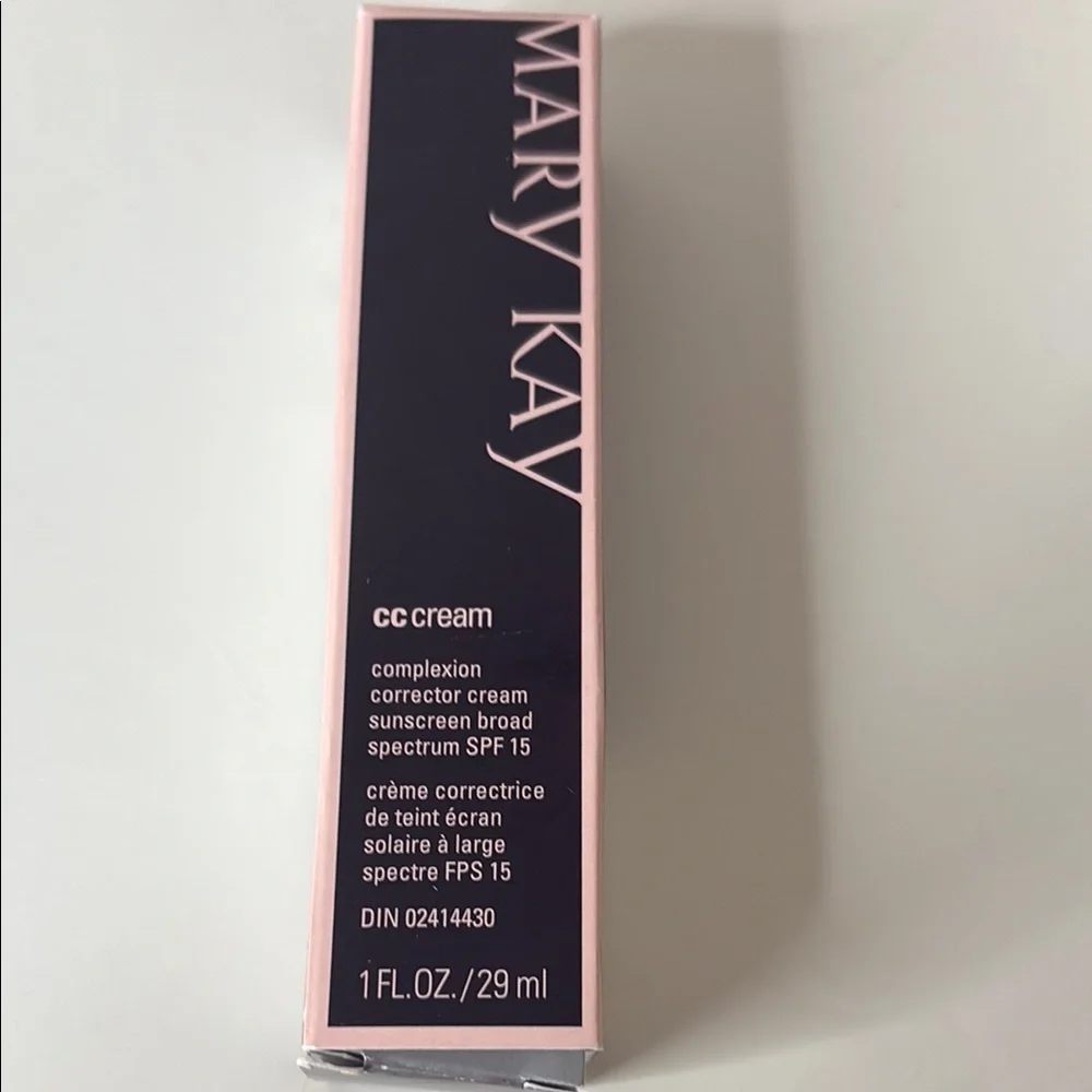 Mary Kay Tan and Black Foundation Matte Finish